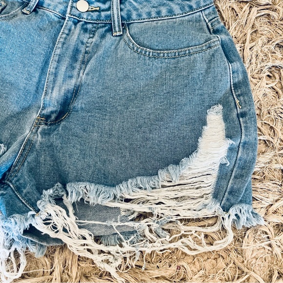 NEW Super Frayed Denim Shorts - Picture 3 of 12